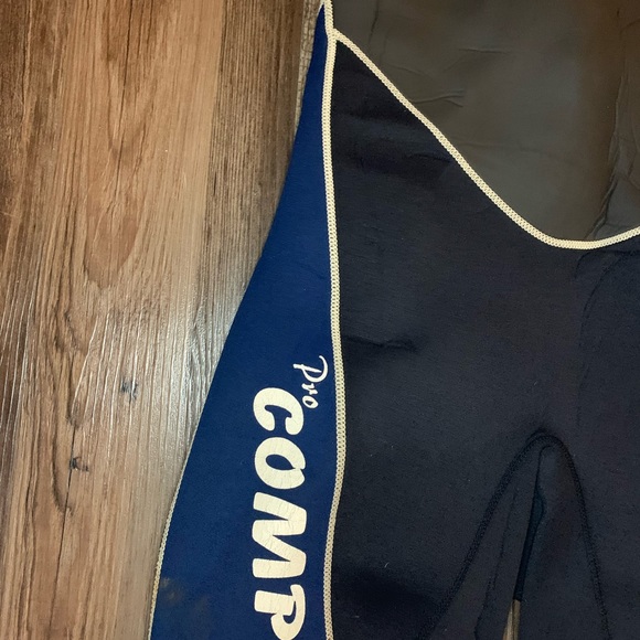 COMP Titanium Wetsuit  Surfing Scuba Suit Adult Mens Sz S Black/Blue Short USA - Picture 4 of 6